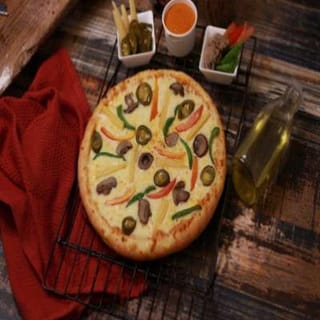 Las Vegas Treat Pizza-Medium (serves 2, 24.5 Cm)
